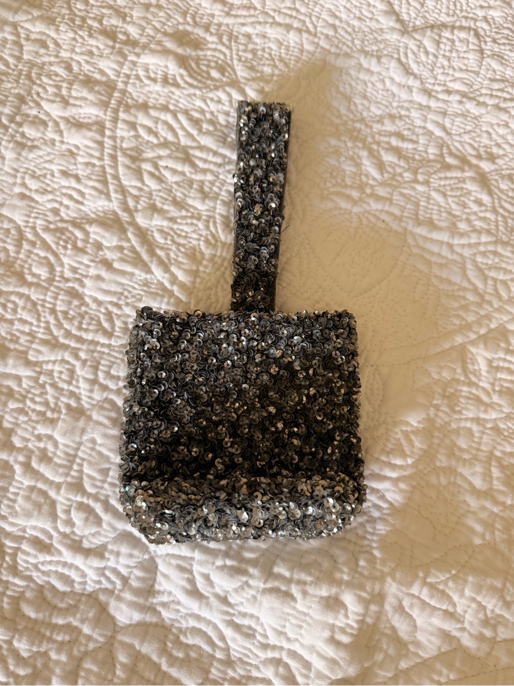 Sequin Wristlet Bag in Silver-Gray